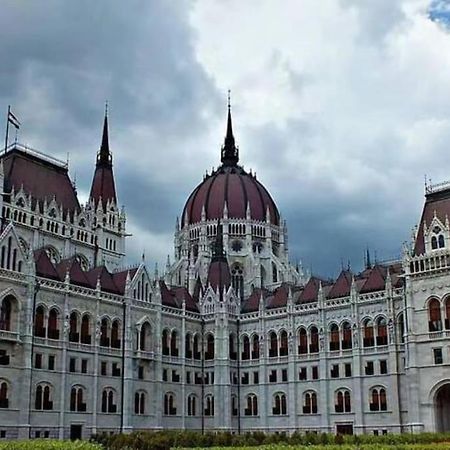 A13 Parliament Sunflower Cozy Apartment Budapest Eksteriør billede