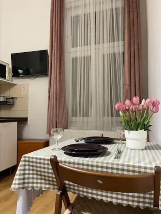 A13 Parliament Sunflower Cozy Apartment Budapest Eksteriør billede