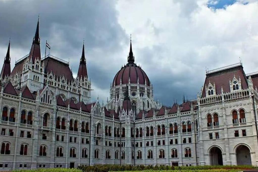 A13 Parliament Sunflower Cozy Apartment Budapest Eksteriør billede